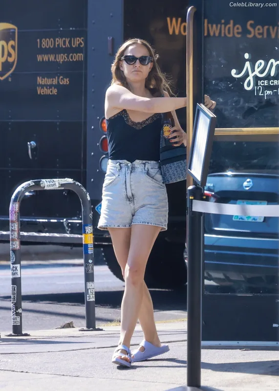 Natalie Portman photo 8 of 1527