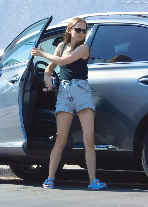 Natalie Portman photo 2 of 1527