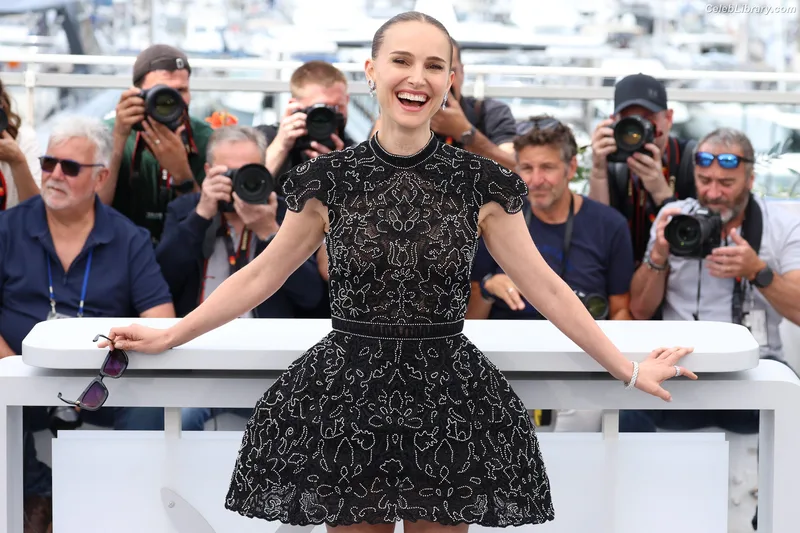 Natalie Portman photo 17 of 1527