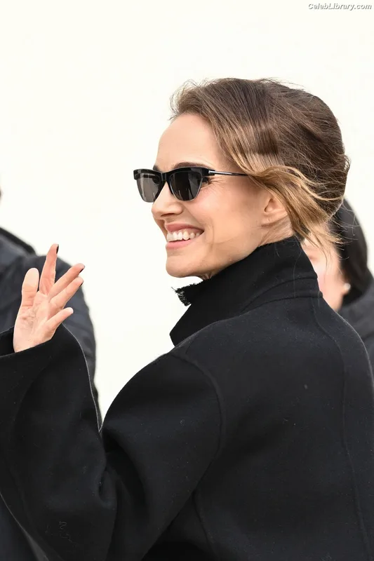 Natalie Portman photo 22 of 1527