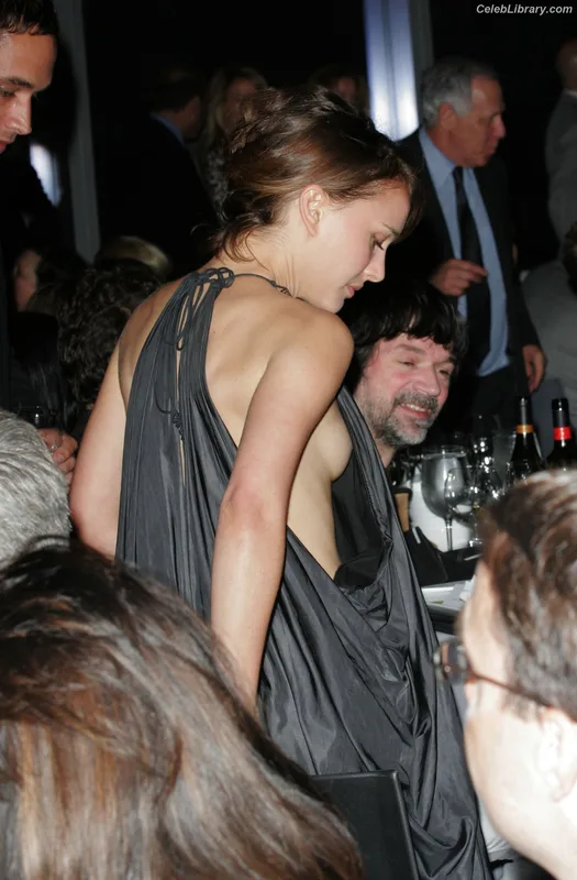 Natalie Portman photo 21 of 1527