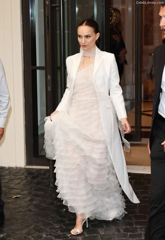 Natalie Portman photo 2 of 1527