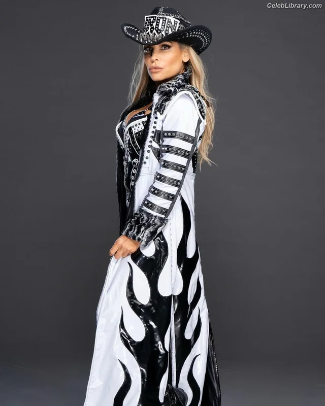 Natalya Neidhart photo 2 of 896
