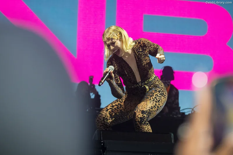 Natasha Bedingfield photo 12 of 102