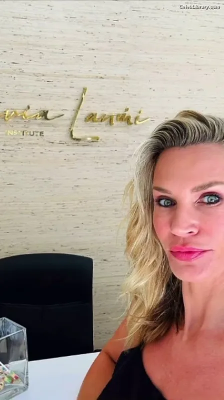 Natasha Henstridge photo 12 of 18
