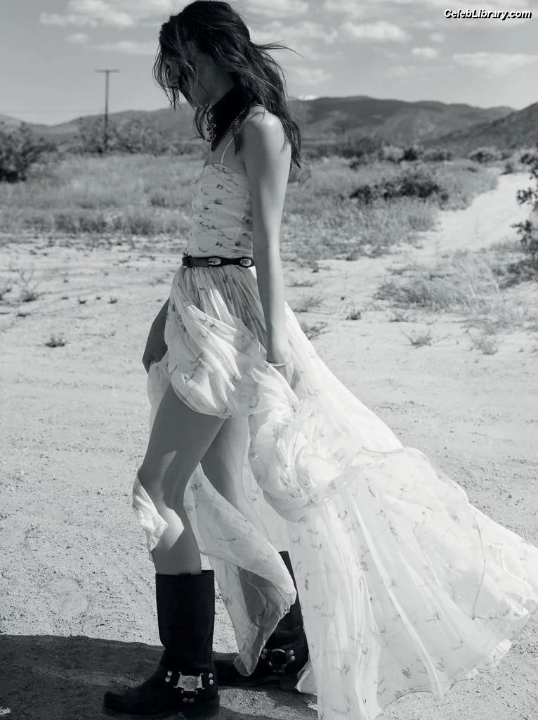 Natasha Liu Bordizzo photo 5 of 352