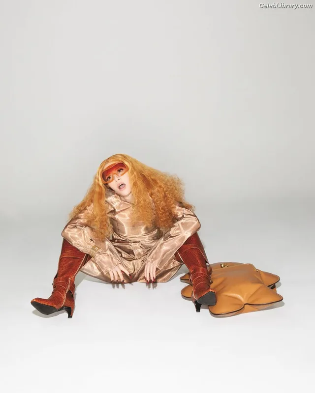 Natasha Lyonne photo 24 of 274