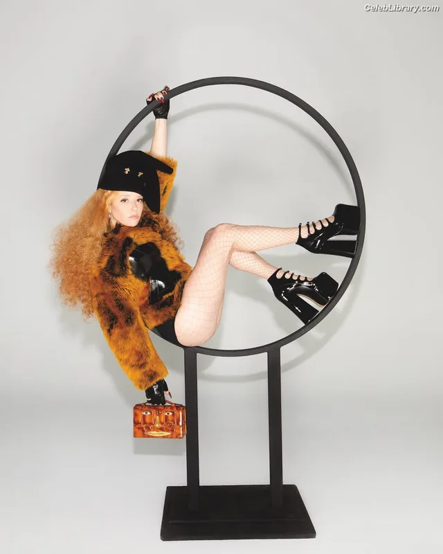 Natasha Lyonne photo 1 of 274