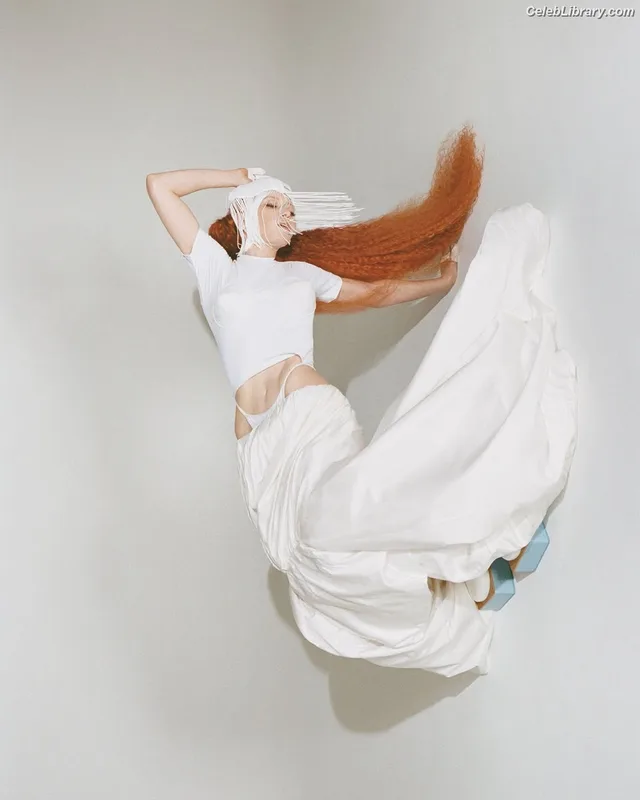 Natasha Lyonne photo 2 of 274
