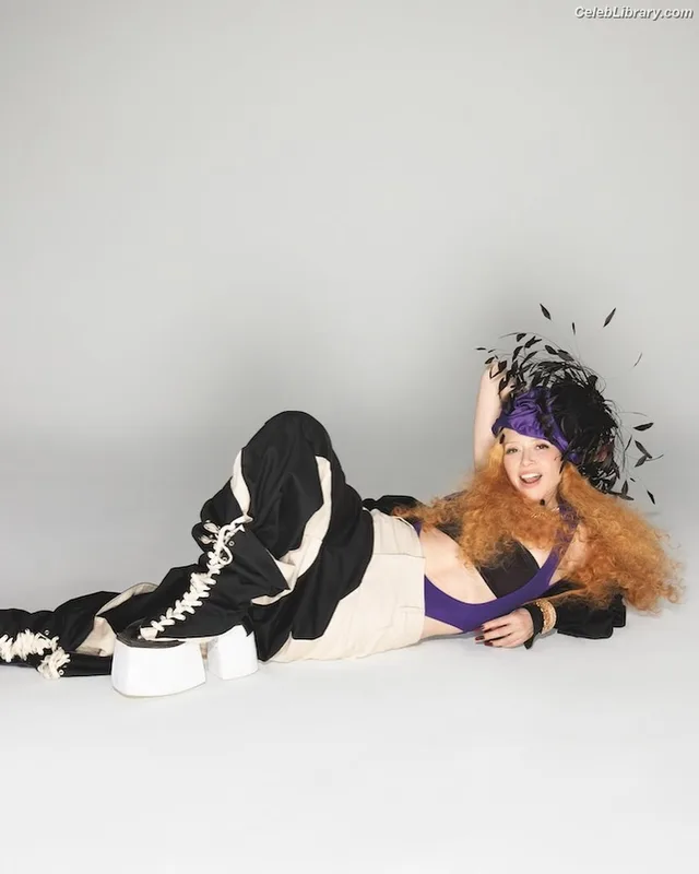 Natasha Lyonne photo 8 of 274