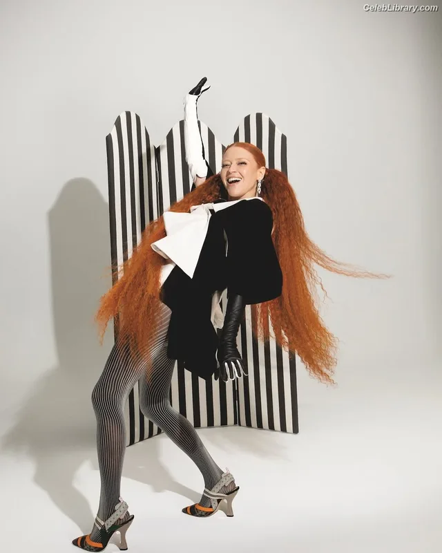 Natasha Lyonne photo 12 of 274