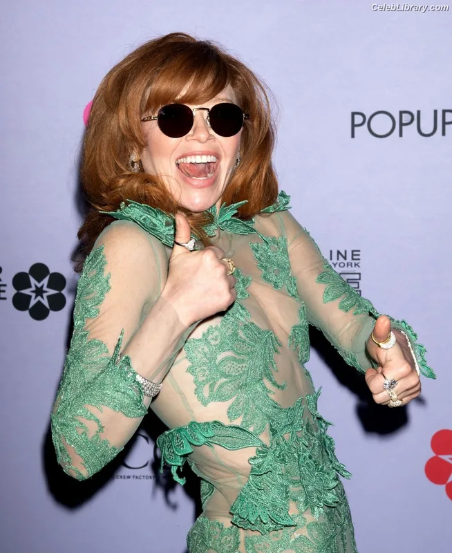 Natasha Lyonne photo 19 of 274