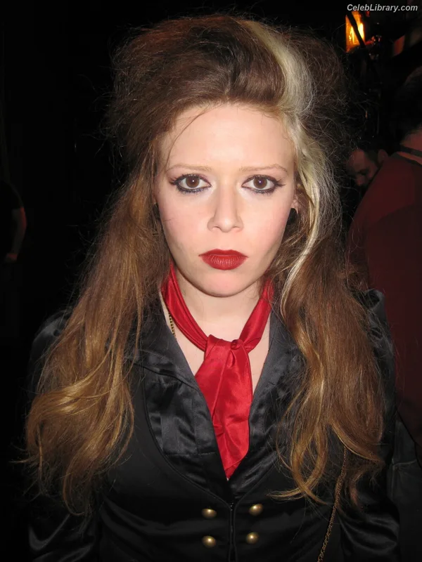Natasha Lyonne photo 17 of 274