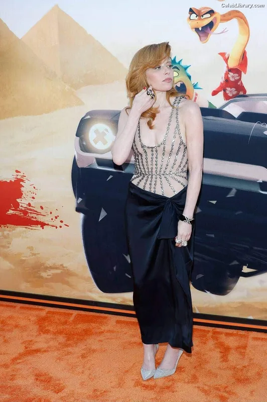 Natasha Lyonne photo 19 of 274