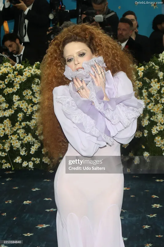Natasha Lyonne photo 10 of 274