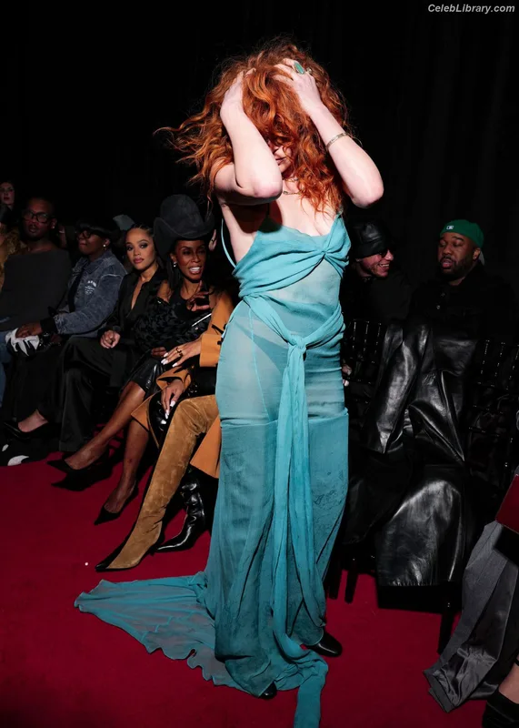 Natasha Lyonne photo 15 of 274