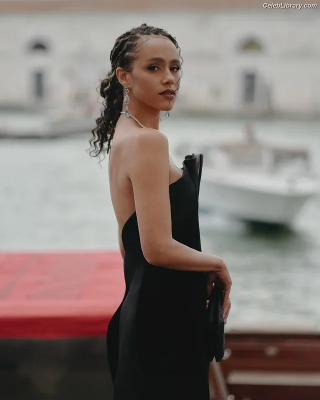 Nathalie Emmanuel photo 1 of 520