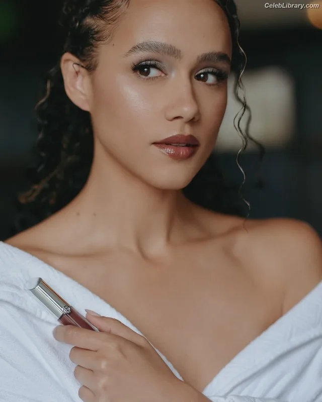 Nathalie Emmanuel photo 2 of 520