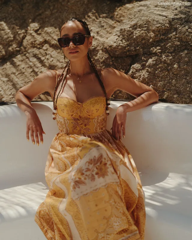 Nathalie Emmanuel photo 1 of 520