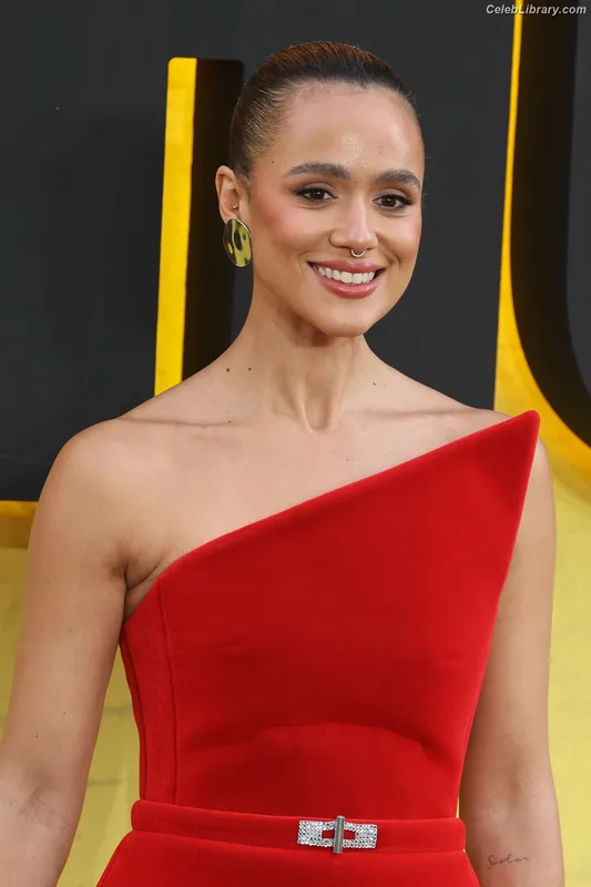 Nathalie Emmanuel photo 3 of 520