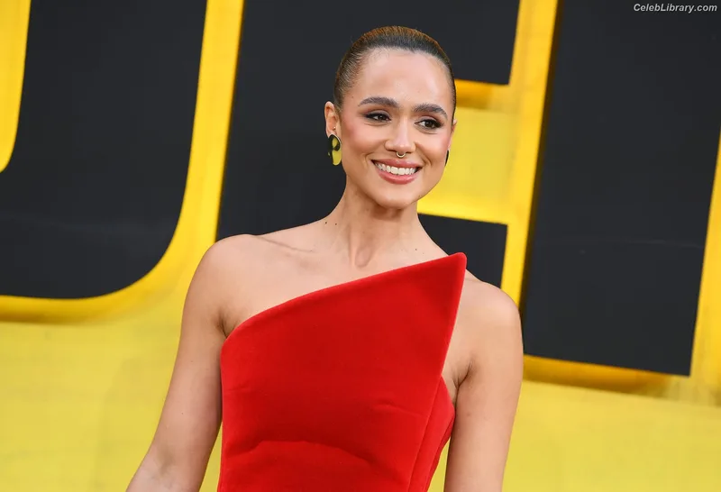 Nathalie Emmanuel photo 17 of 520