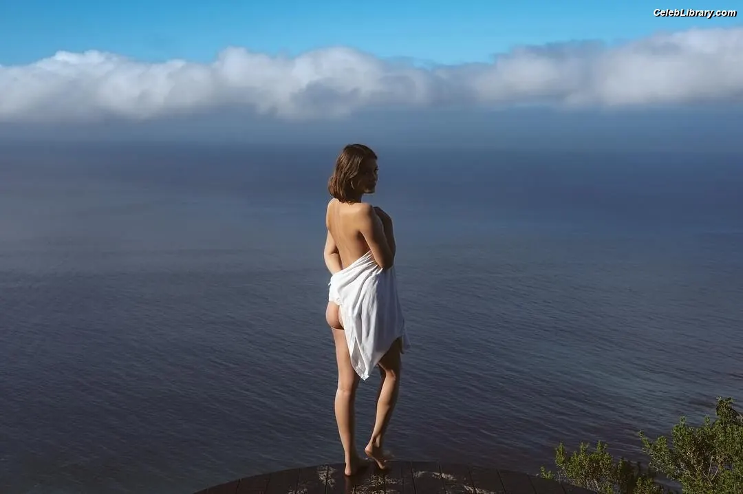 Nathalie Kelley photo 6 of 28