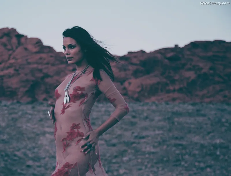 Nathalie Kelley photo 1 of 29