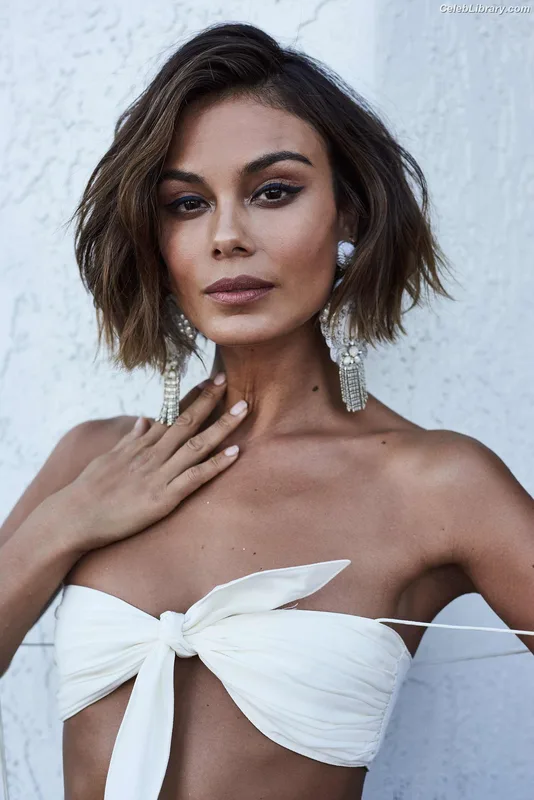 Nathalie Kelley photo 2 of 29