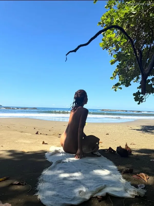 Nathalie Kelley photo 3 of 29