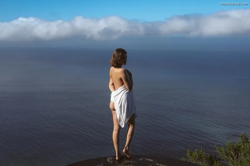 Nathalie Kelley photo 6 of 29