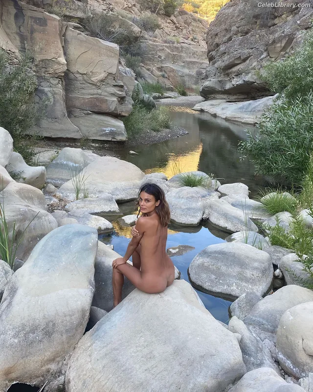 Nathalie Kelley photo 1 of 29