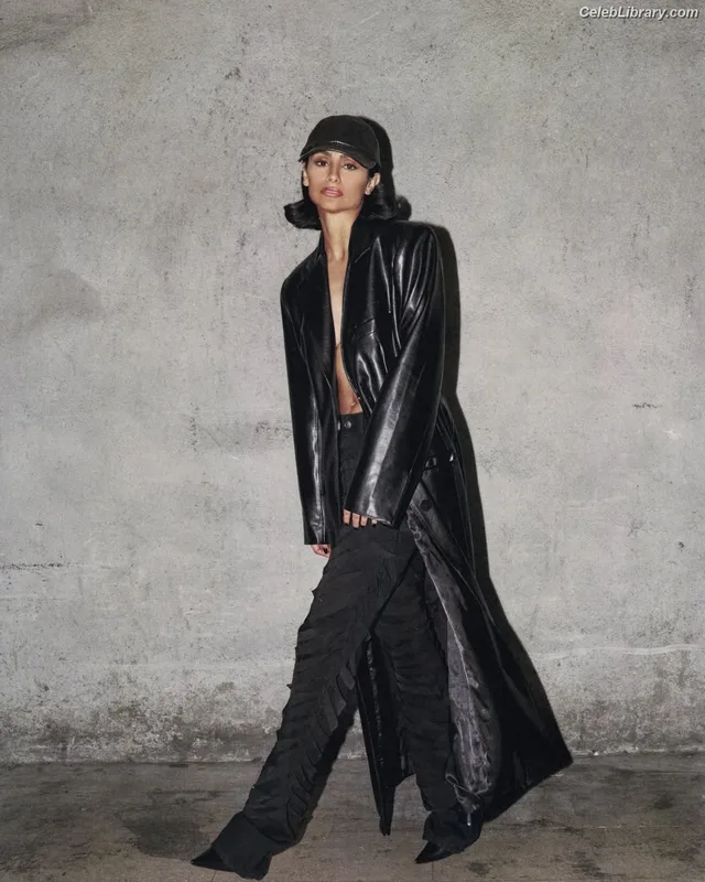 Nazanin Mandin photo 7 of 74