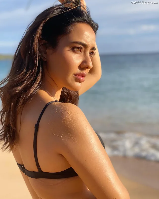 Neha Sharma photo 10 of 64