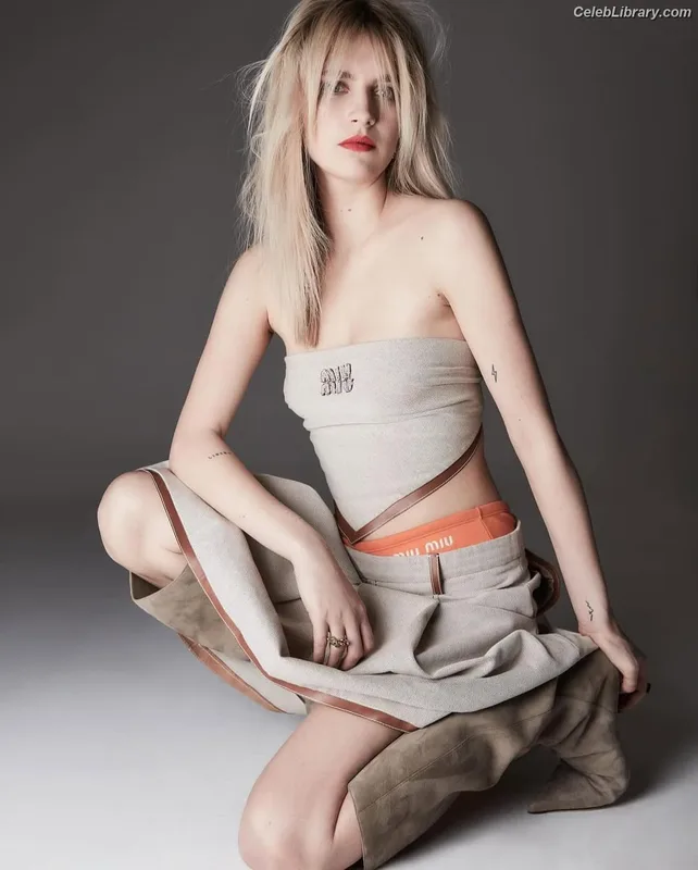 Nell Tiger Free photo 4 of 40