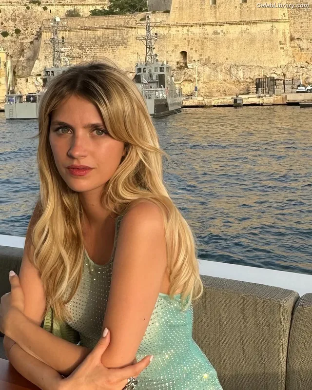 Nell Tiger Free photo 14 of 40