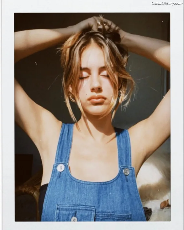 Nell Verlaque photo 10 of 40