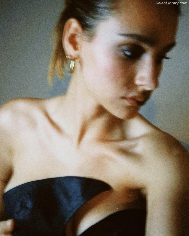 Nell Verlaque photo 11 of 40