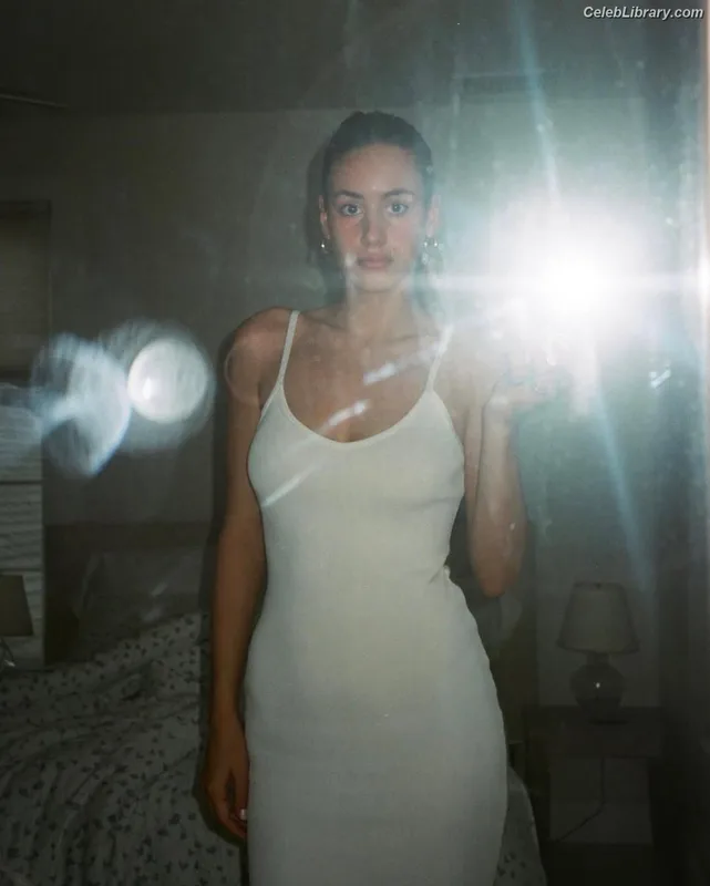 Nell Verlaque photo 13 of 40