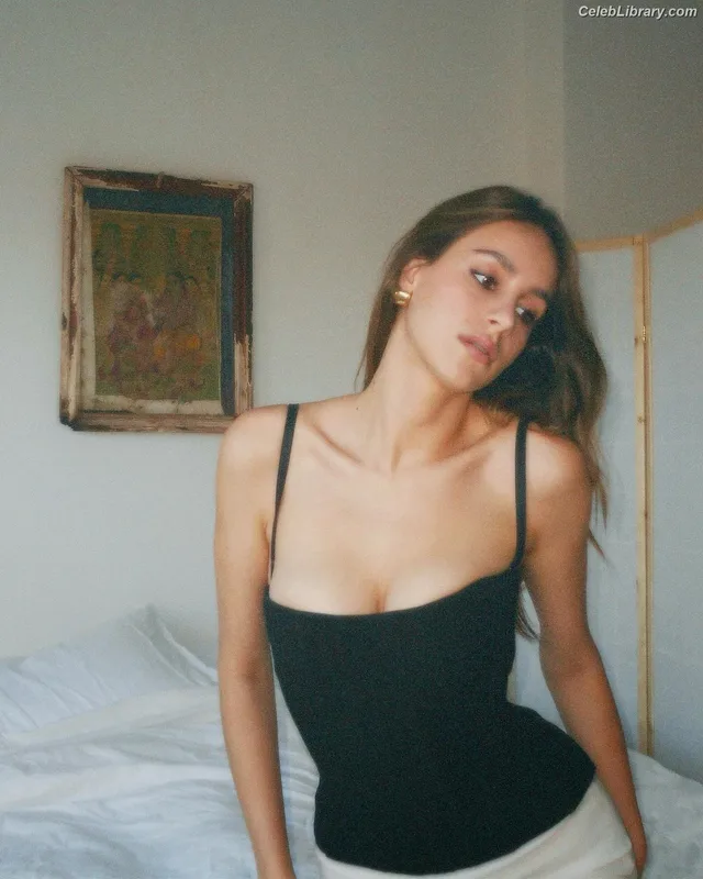 Nell Verlaque photo 22 of 40