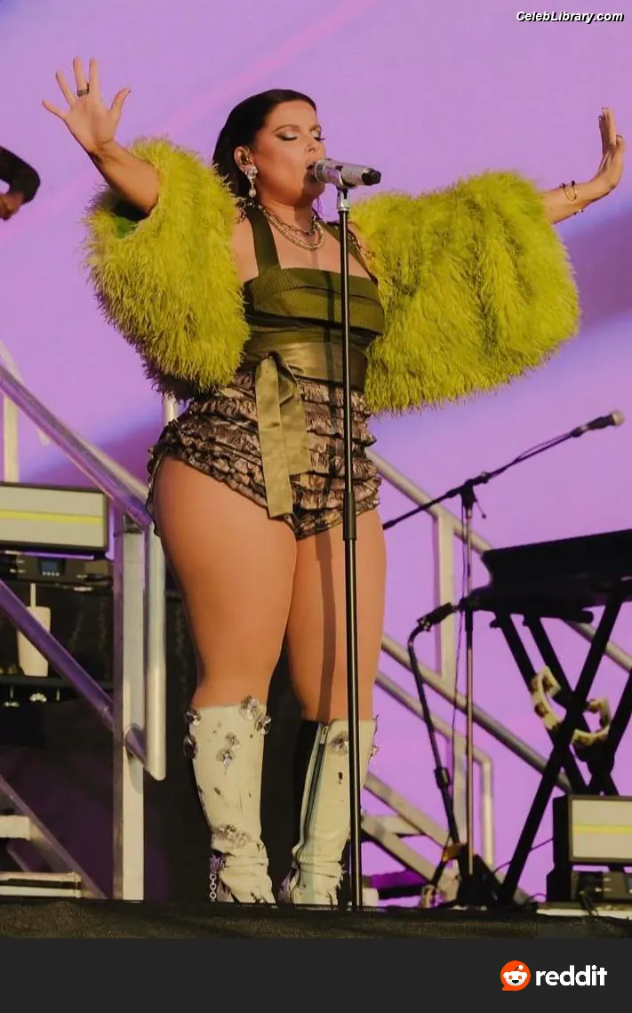 Nelly Furtado photo 19 of 157