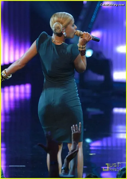 Nelly Furtado photo 2 of 157