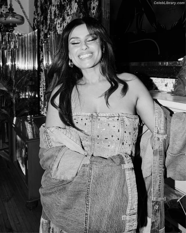 Nelly Furtado photo 9 of 158