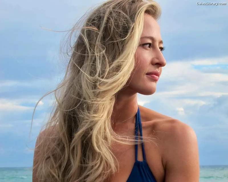 Nelly Korda photo 17 of 124