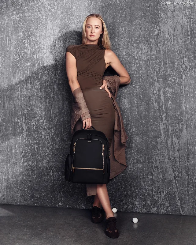 Nelly Korda photo 17 of 124