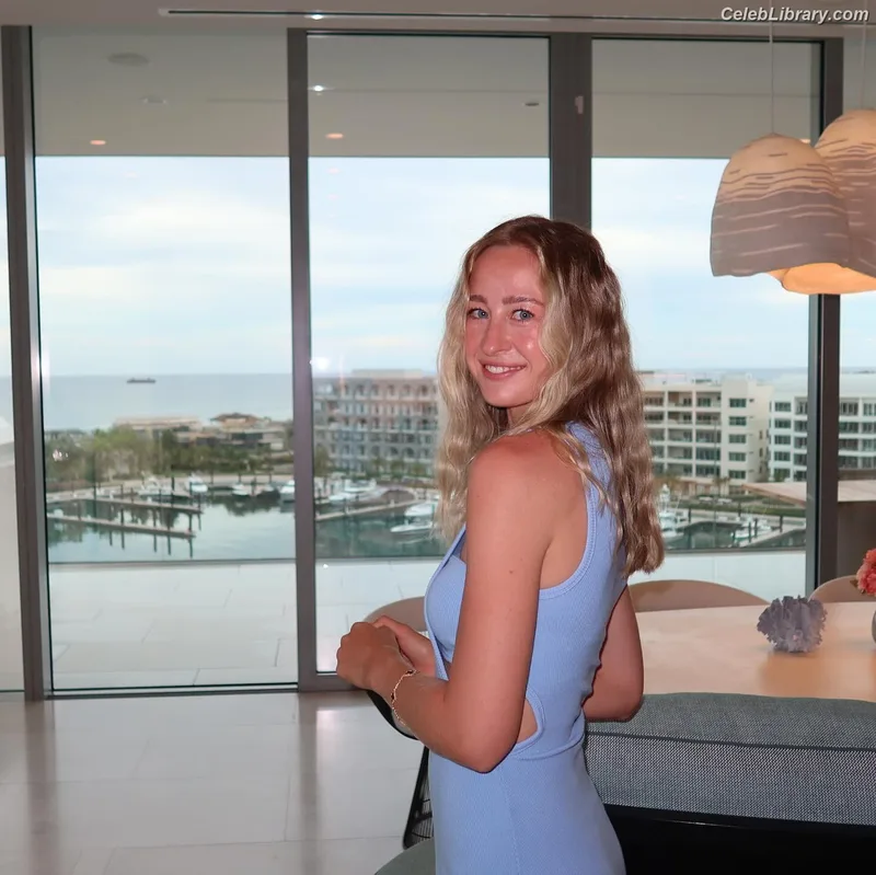 Nelly Korda photo 18 of 124