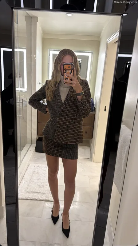 Nelly Korda photo 6 of 124