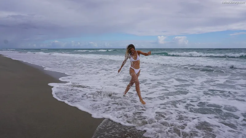 Nelly Korda photo 19 of 124