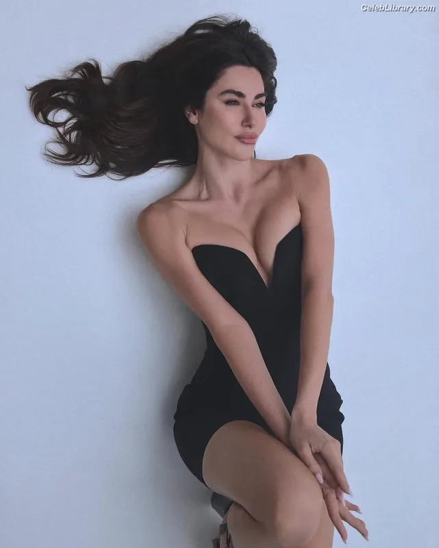 Nesrin Cavadzade photo 2 of 36