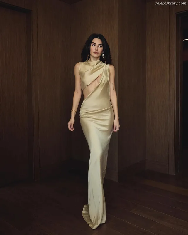 Nesrin Cavadzade photo 8 of 36
