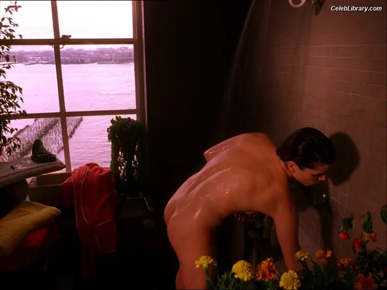 Neve Campbell photo 19 of 85